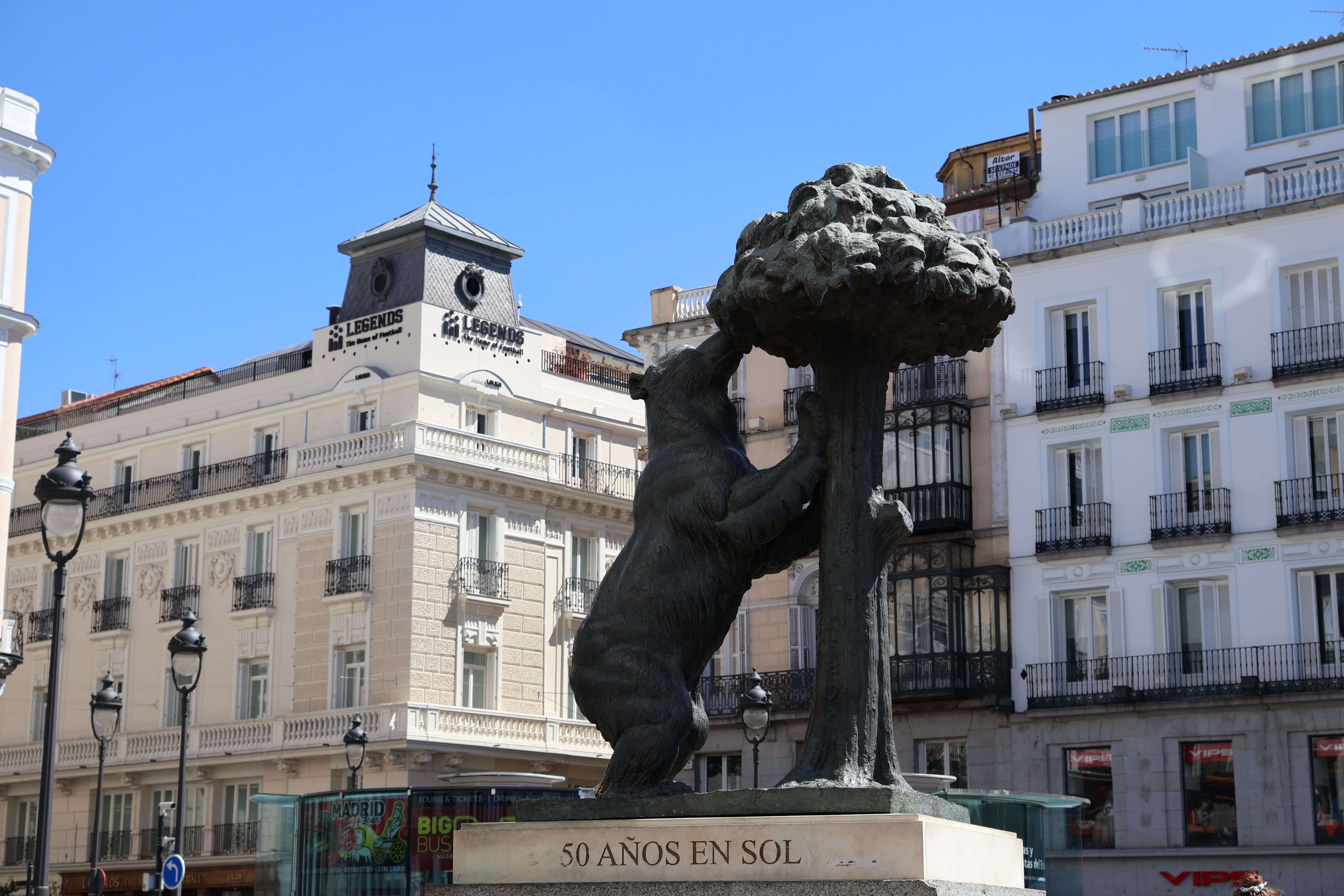Statua dell'Orso e del Corbezzolo nella Puerta del Sol di Madrid